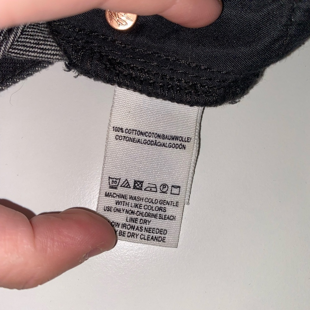 FREE PEOPLE WE THE FREE BLACK RELAXED AND DISTRESSED DENIM MINISKIRT TRENDING - Picture 4 of 9